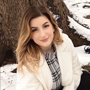 Meet your Posher, Carolyn